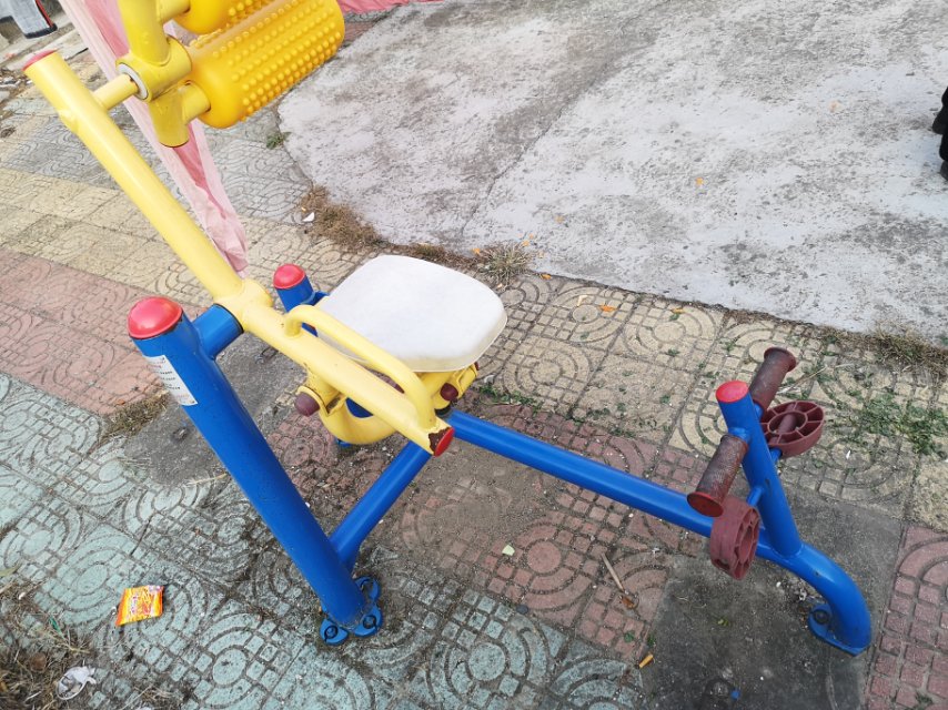 自重腰腹鍛煉器