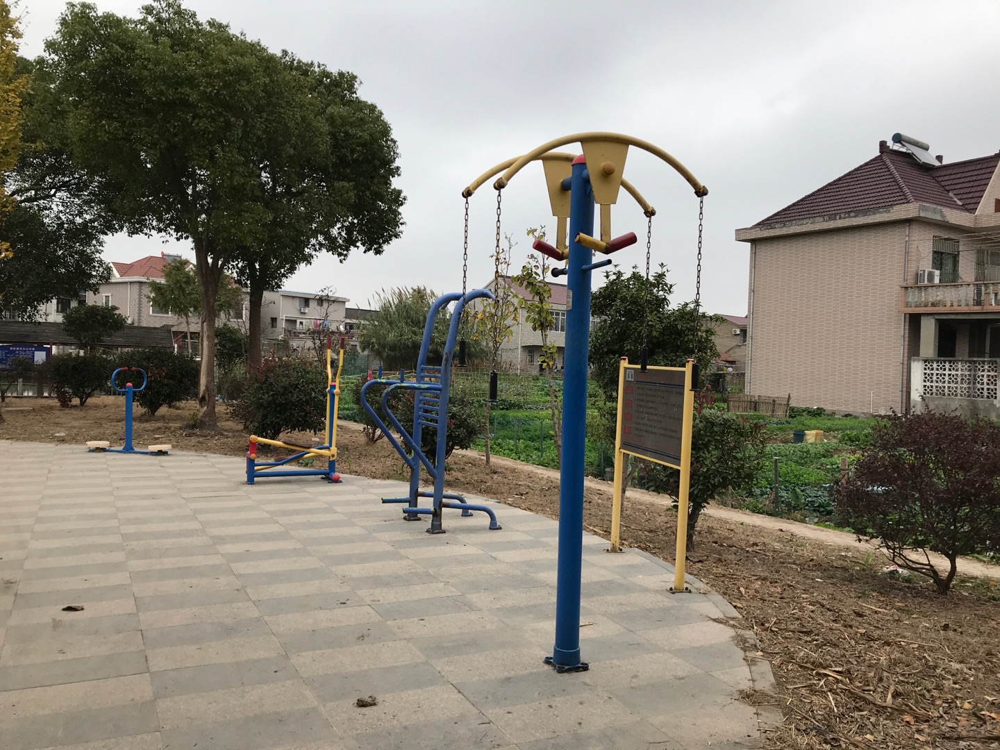 黎明村七隊公園健身點