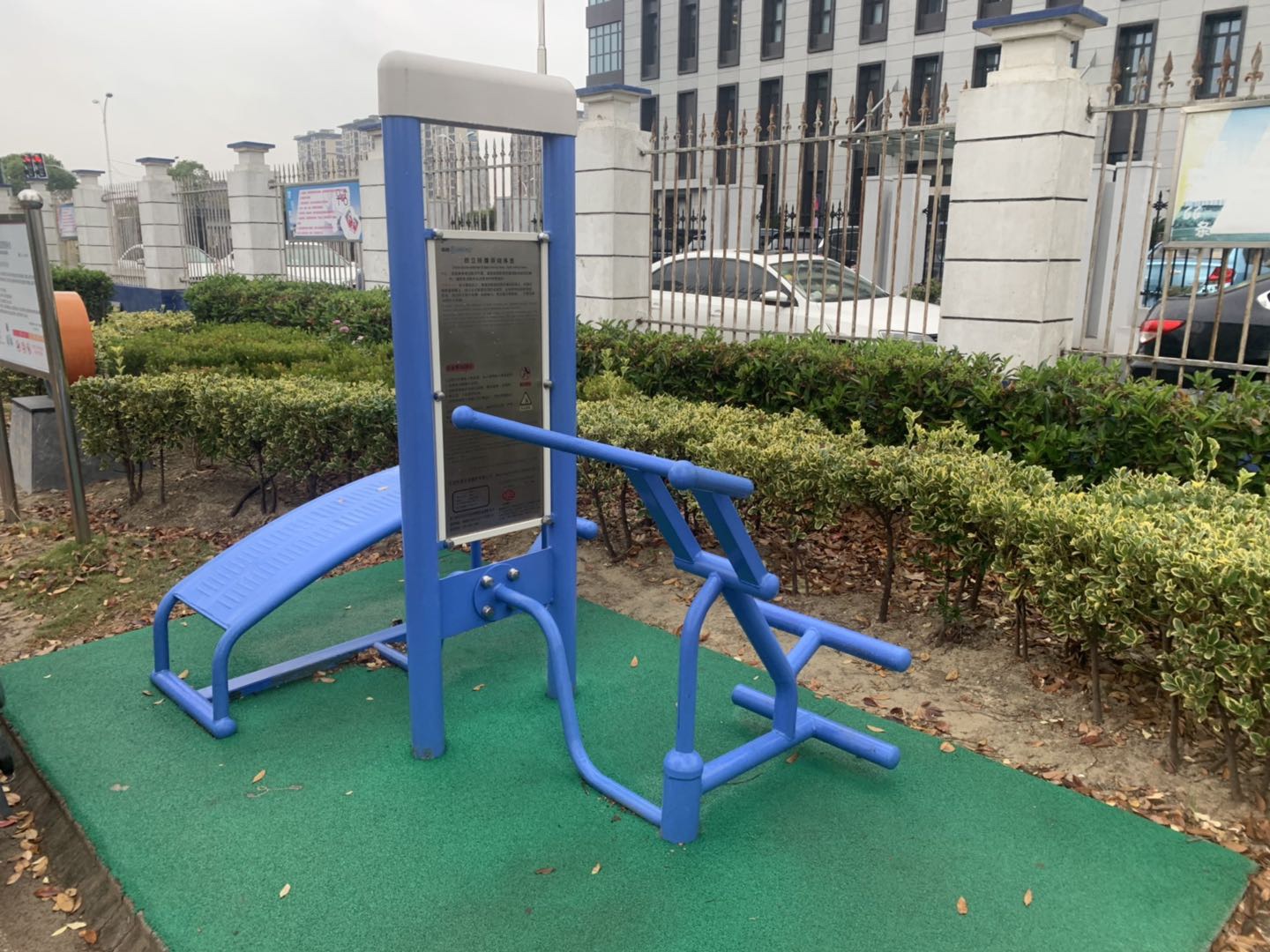 雙立柱背部訓(xùn)練器