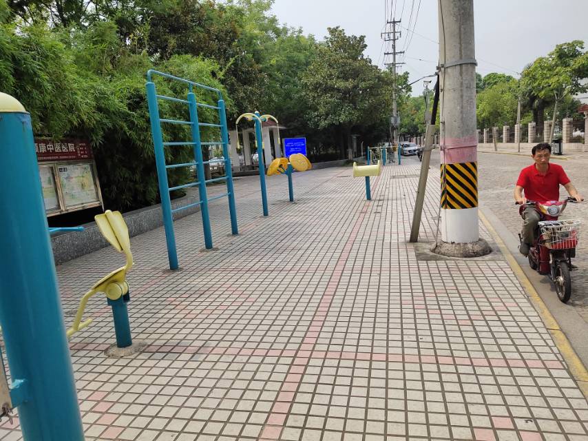 東大小區(qū)健身點(diǎn)