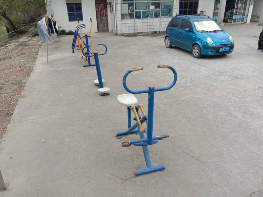 義泓村果園4組321號(hào)健身路徑