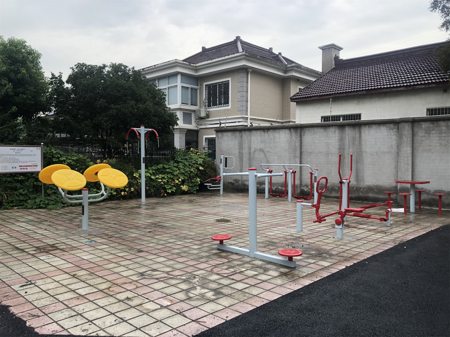 泰盛別墅一區(qū)健身點(diǎn)