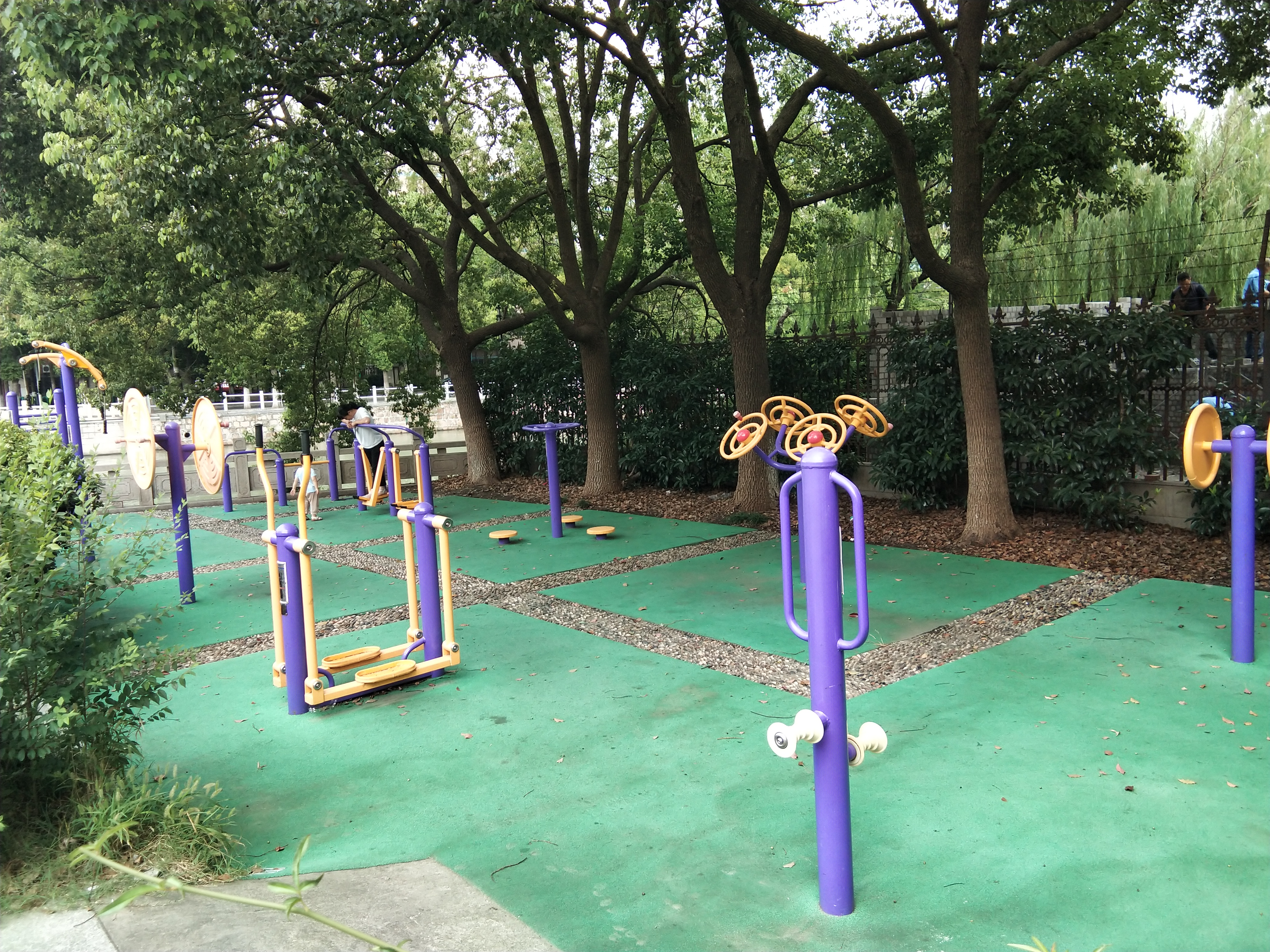 復(fù)興社區(qū)觀寧橋健身點(diǎn)