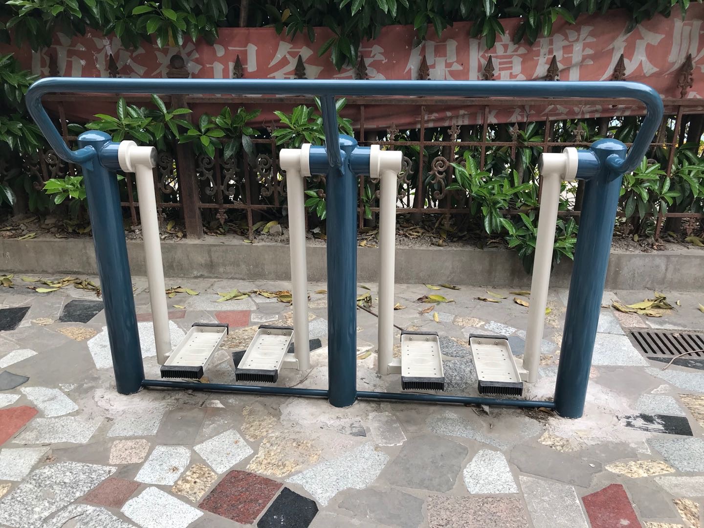 二位太空漫步機(jī)