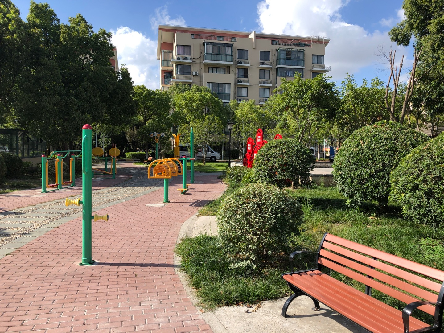 飛碟苑居委A健身苑點(diǎn)