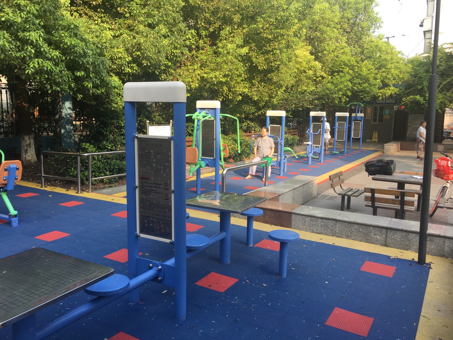 海濱新村居委健身點（1）