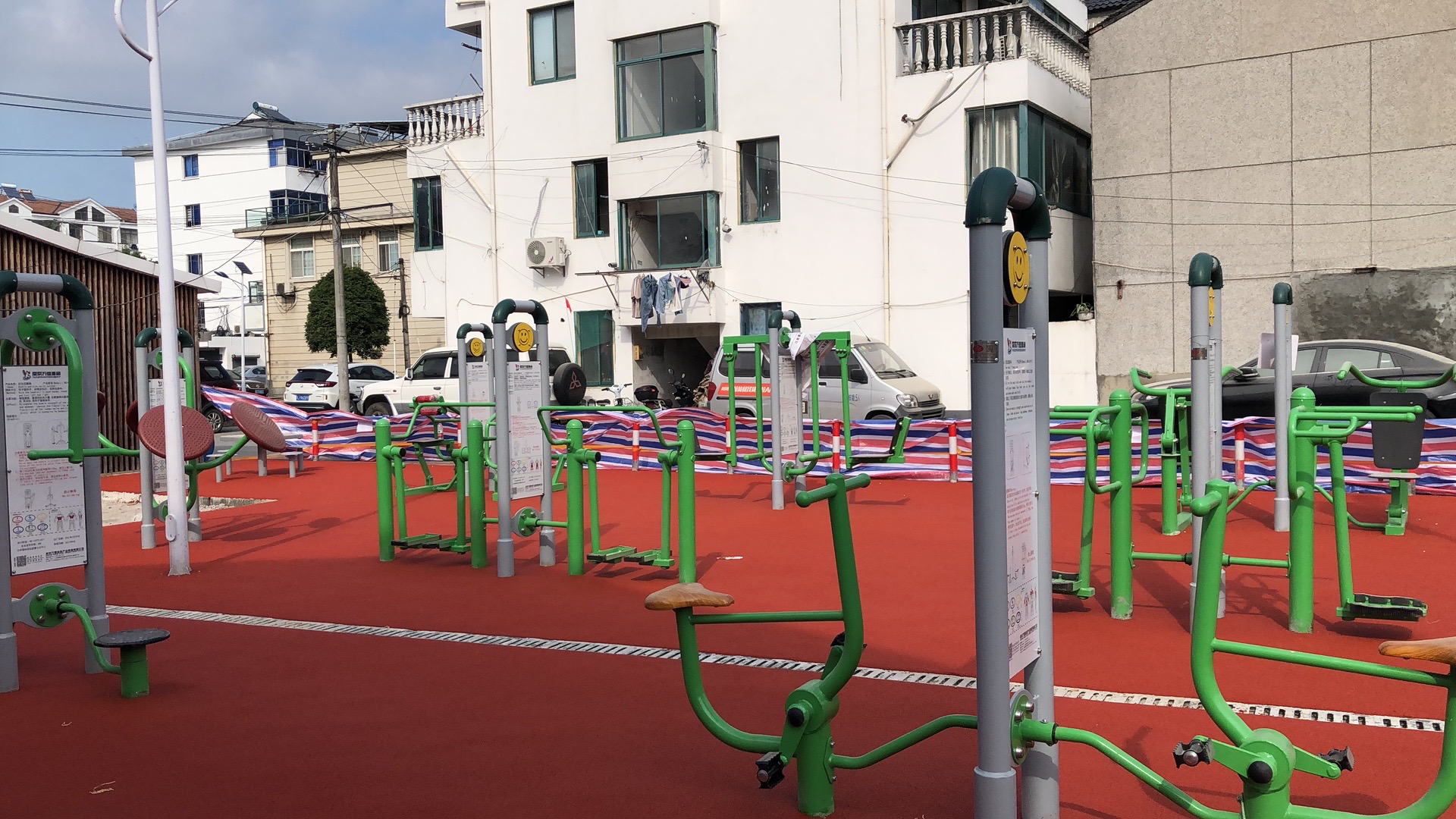 青村鎮(zhèn)張弄村5組市民益智健身點