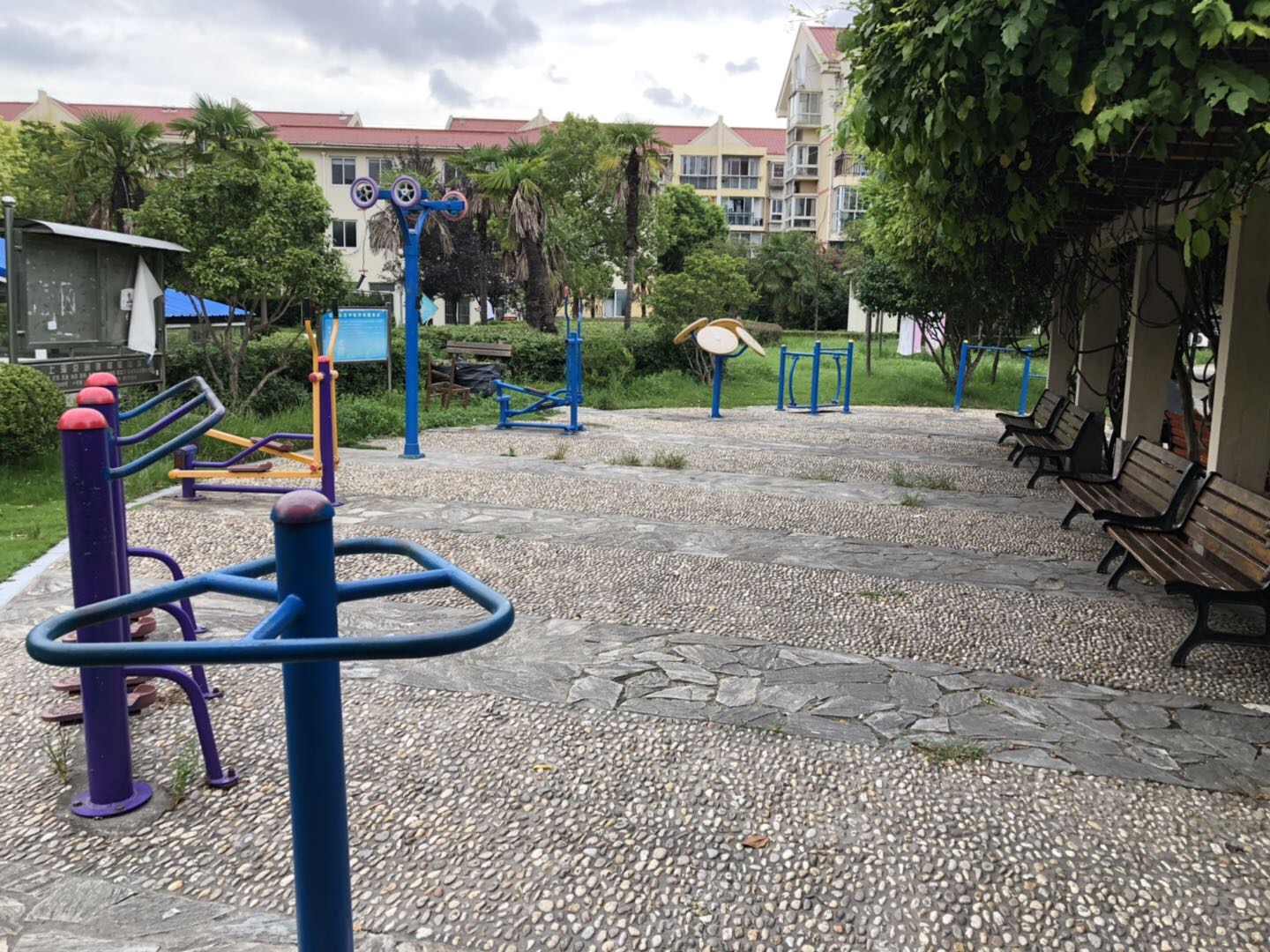 金虹社區(qū)中虹華苑健身點(diǎn)