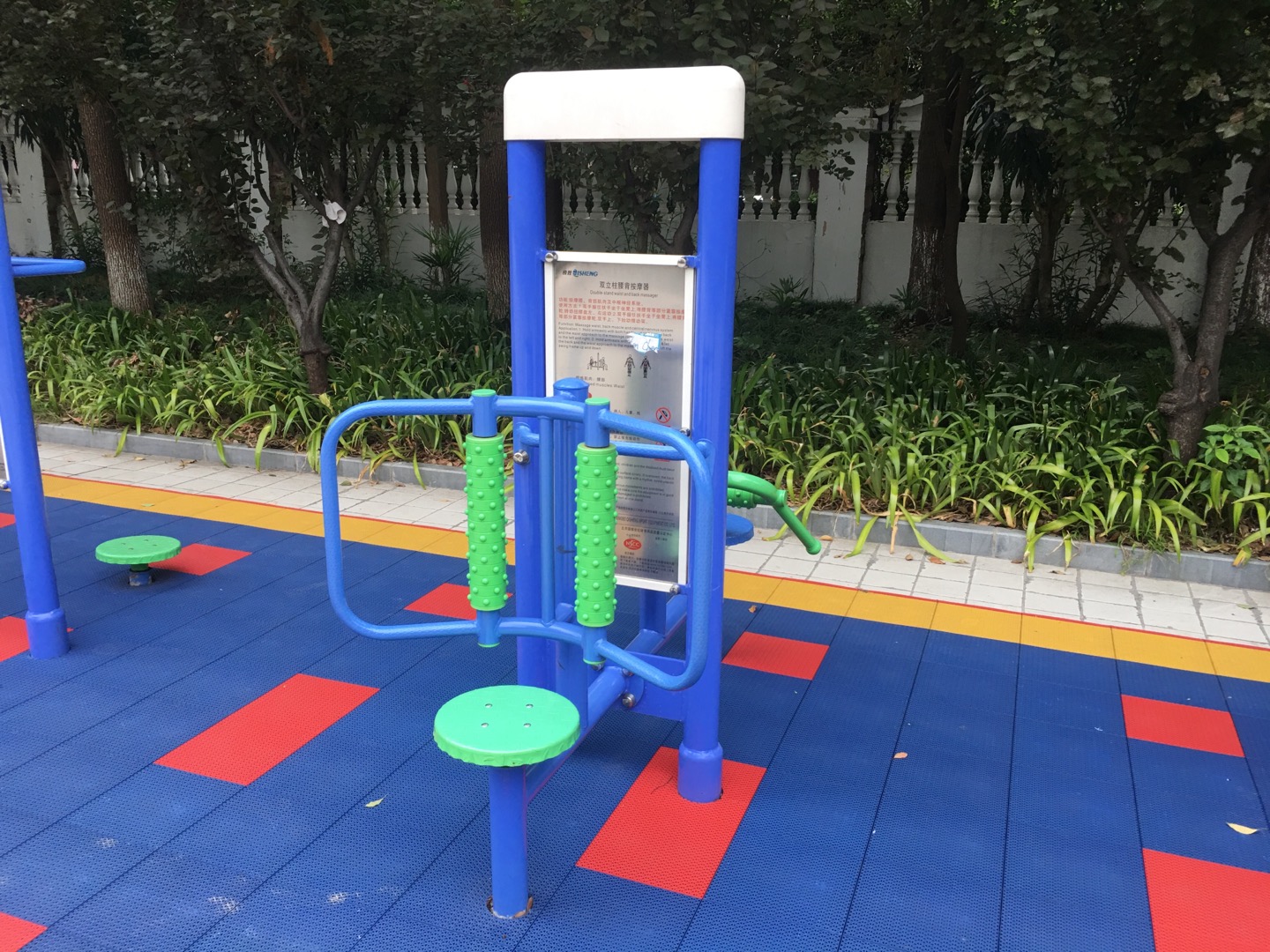 雙立柱腰背按摩器 雙立柱腰背按摩器