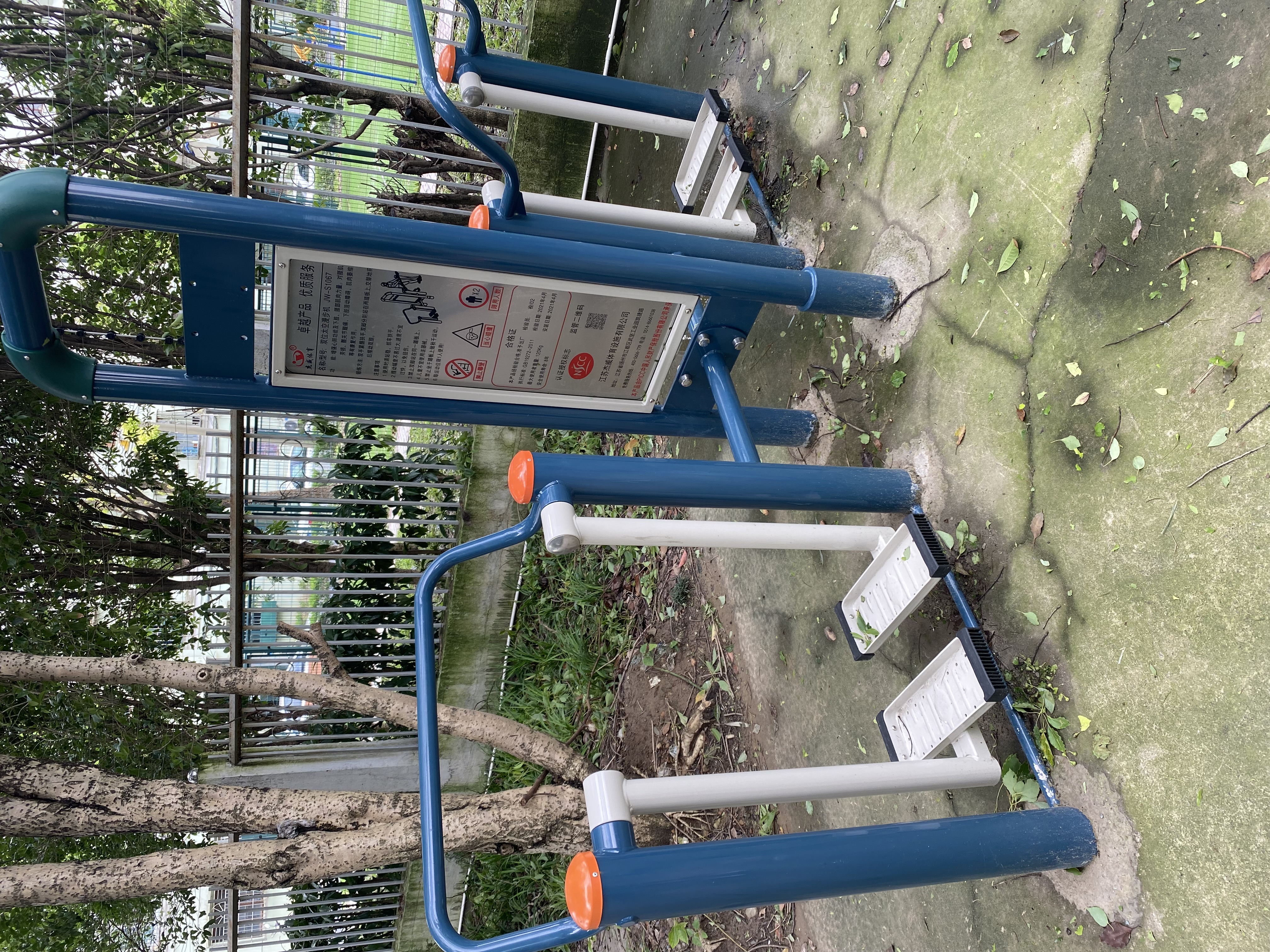 二位太空漫步機(jī)