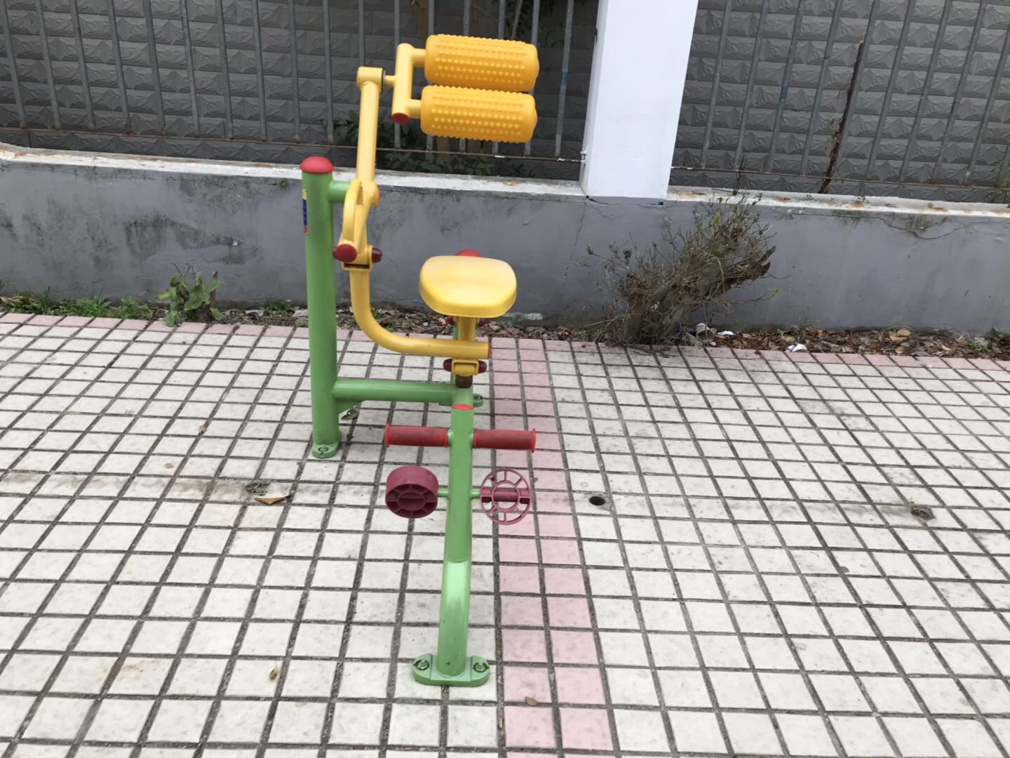 自重腹背鍛煉器