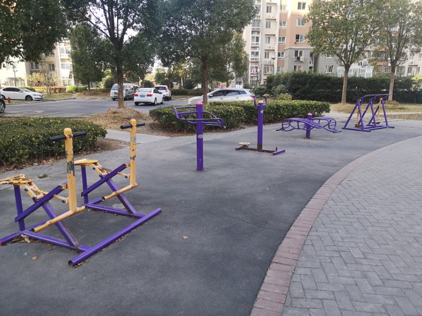 昱星家園15號樓東側(cè)