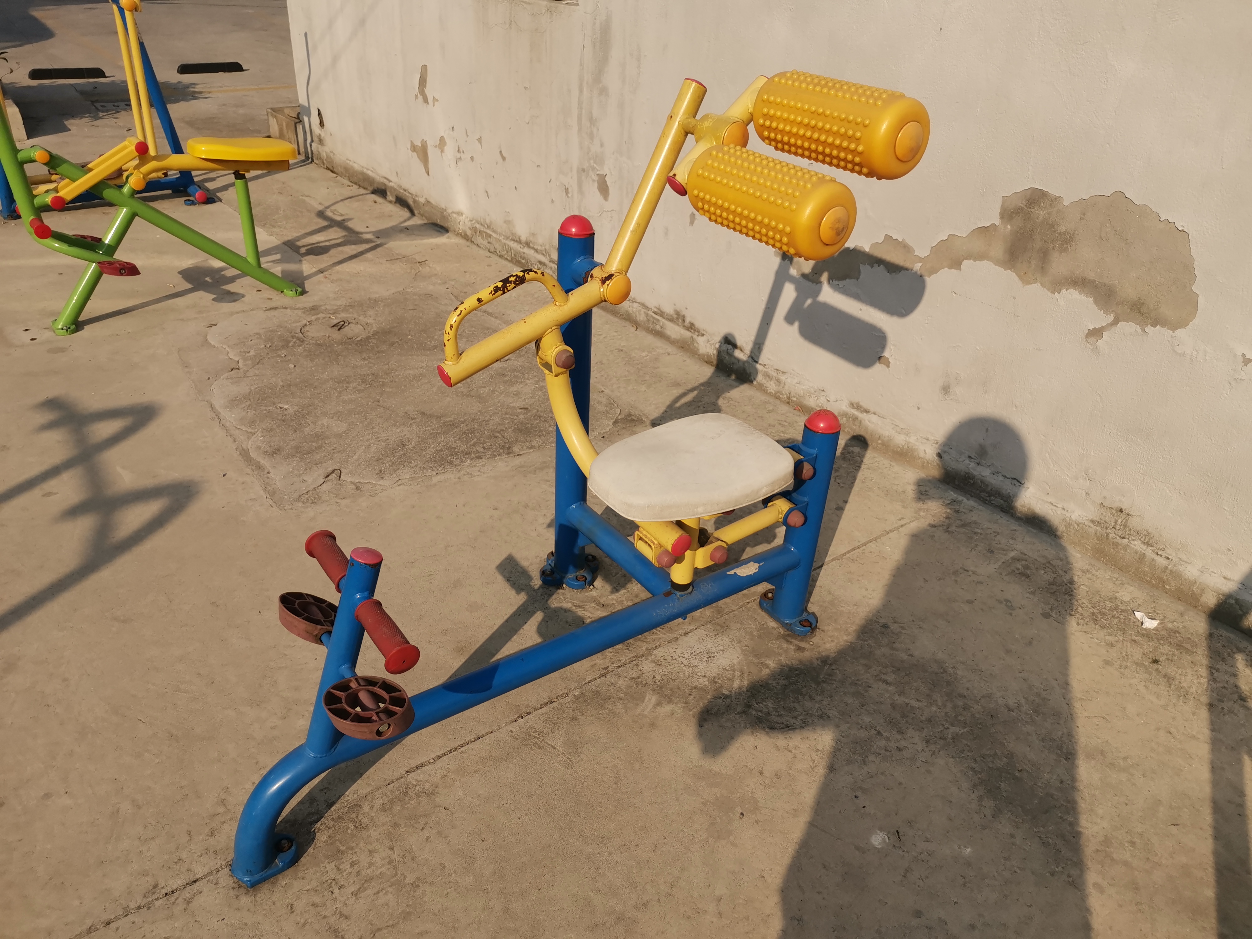 自重腰背鍛煉器