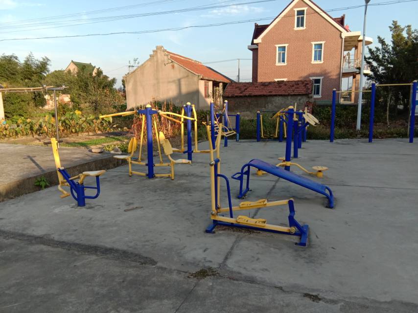 崇明區(qū)中興鎮(zhèn)中興村興東11隊(duì)健身點(diǎn)