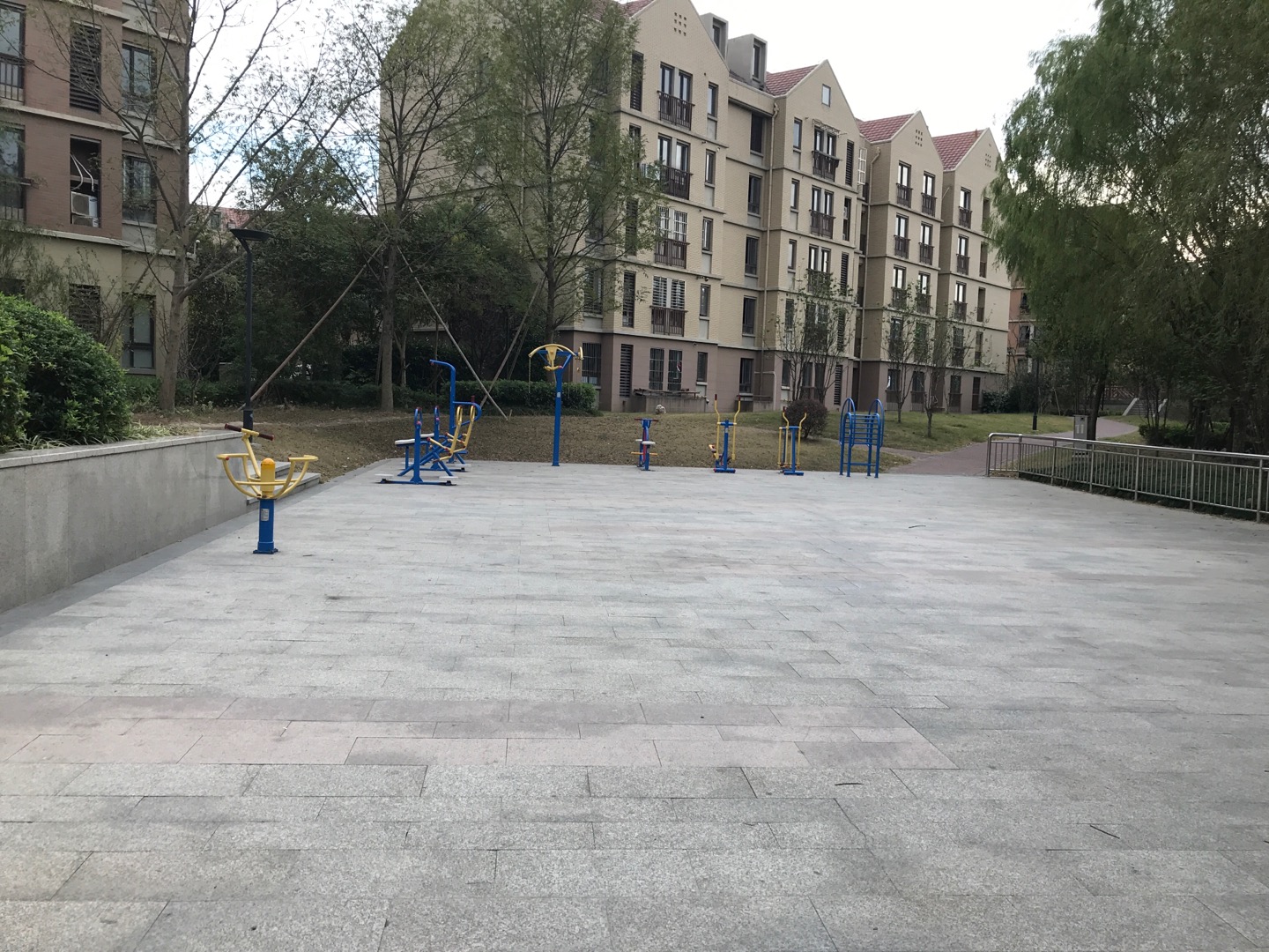 夏櫟路233弄健身苑點(diǎn)