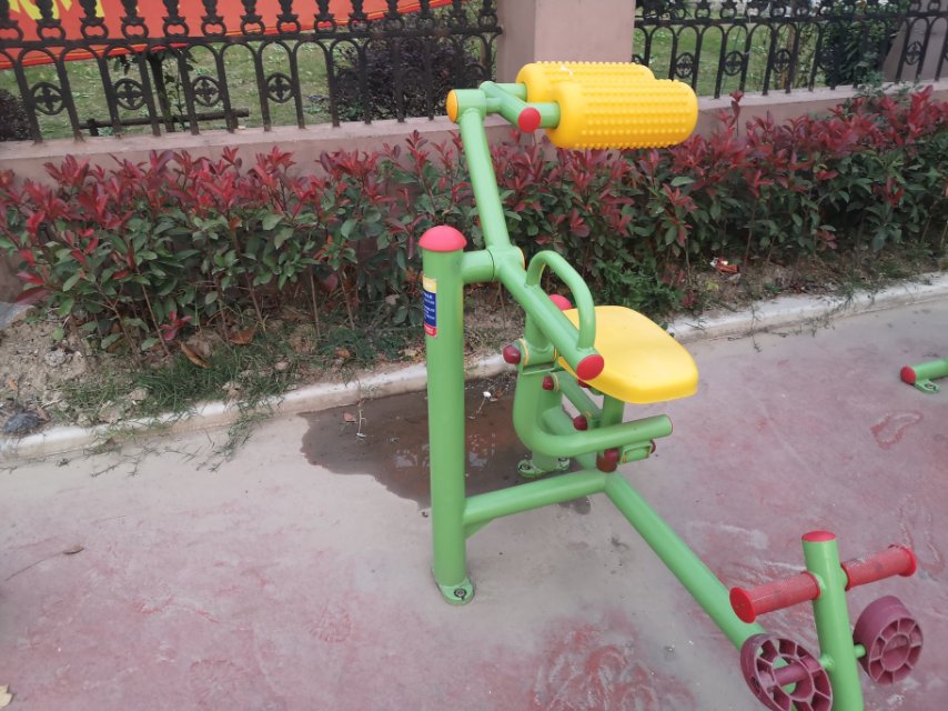 自重腹背鍛煉器