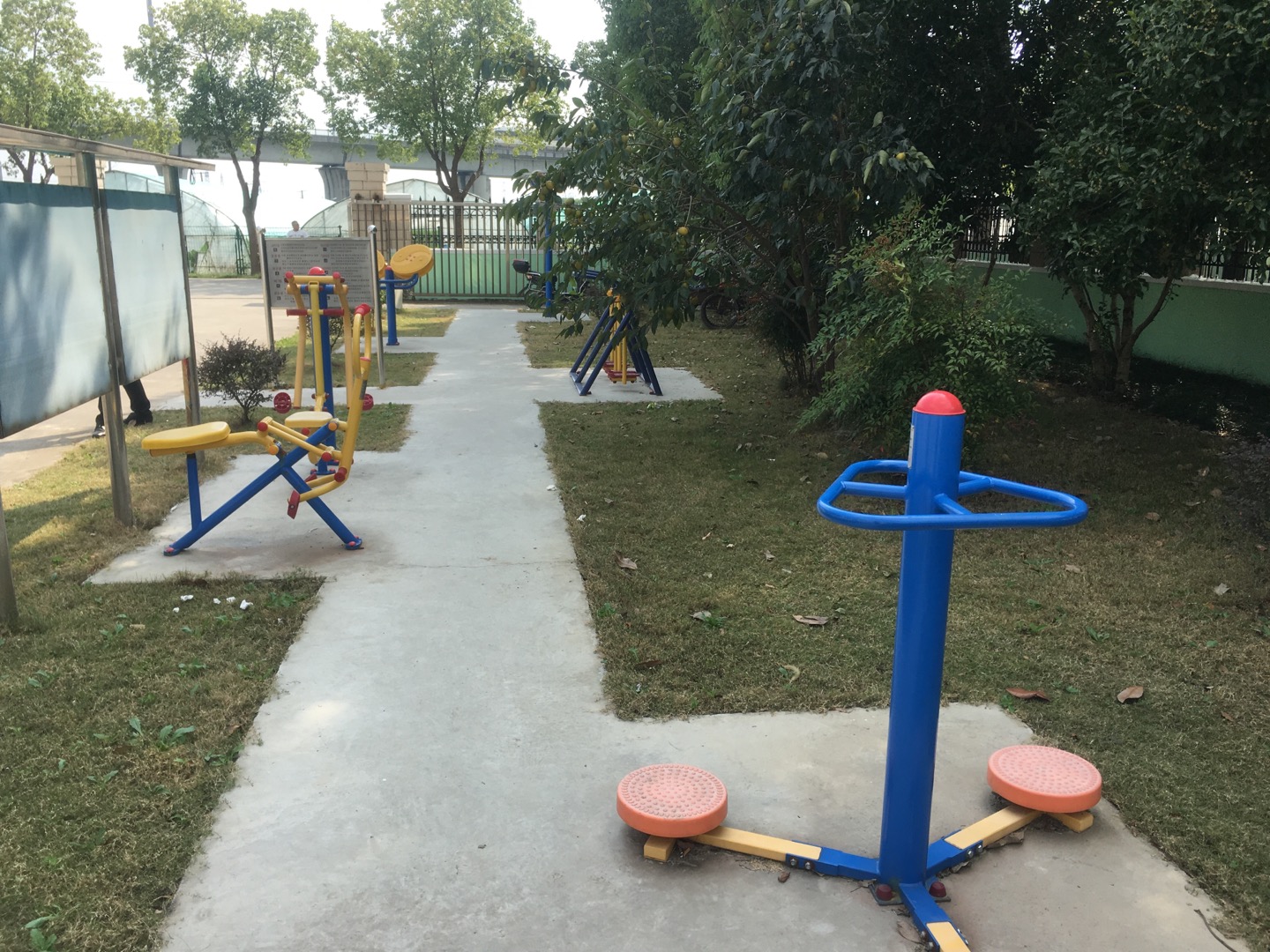 朱定村村委會健身點