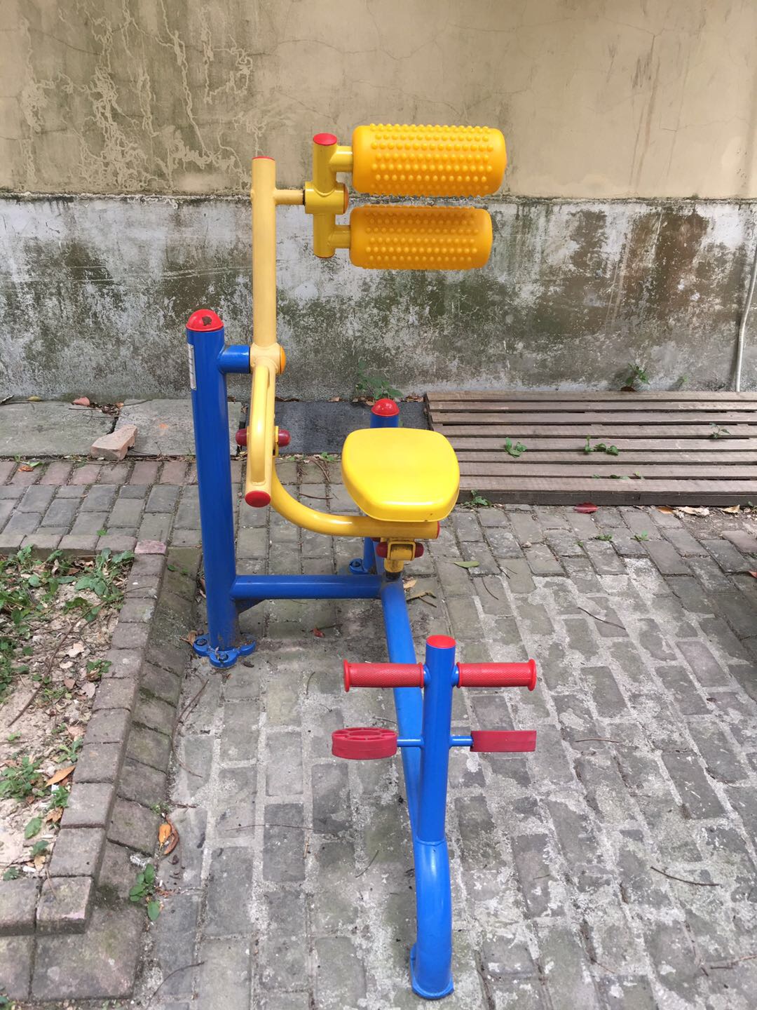 自重腹背鍛煉器