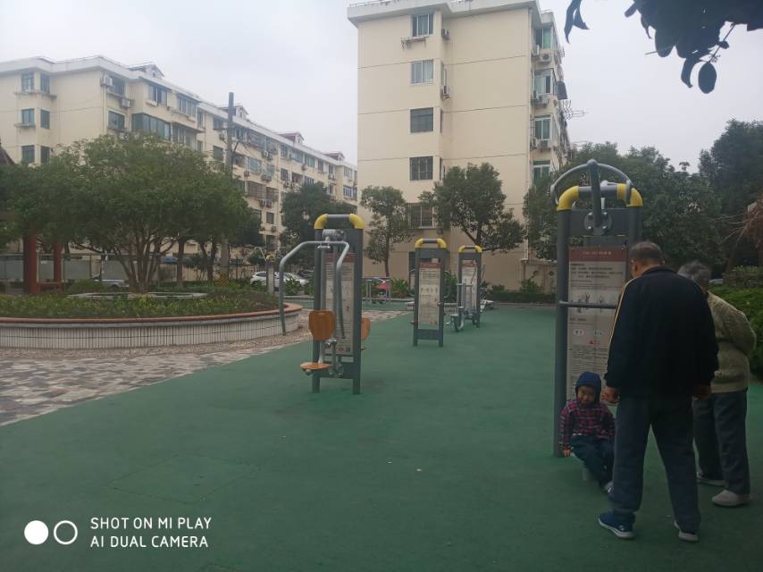 高橋鎮(zhèn)富特五村市民益智健身點