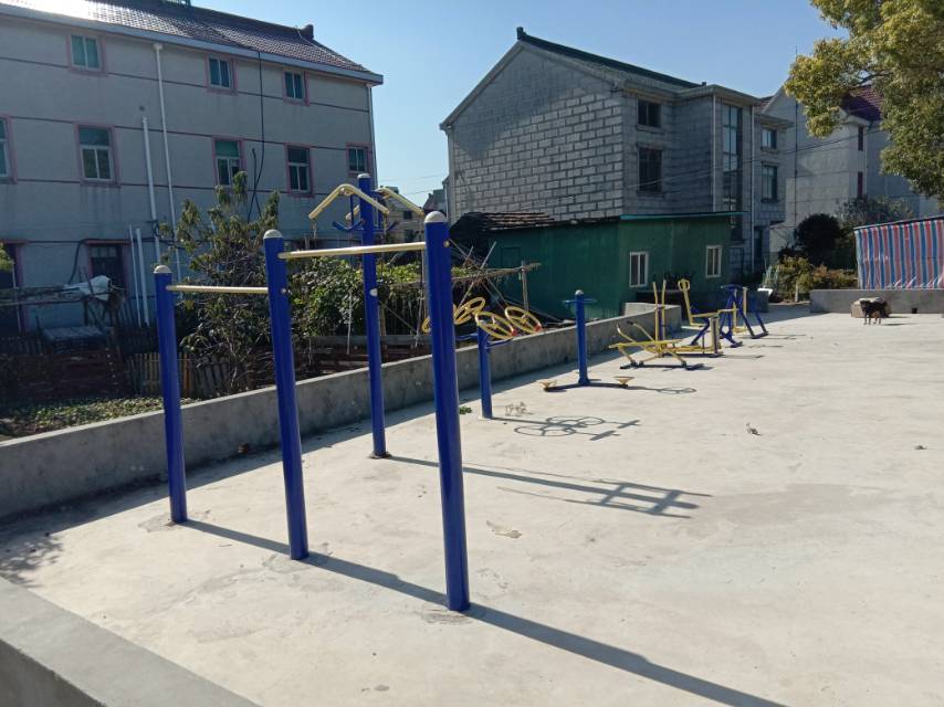 立新村947號(hào)西健身路徑