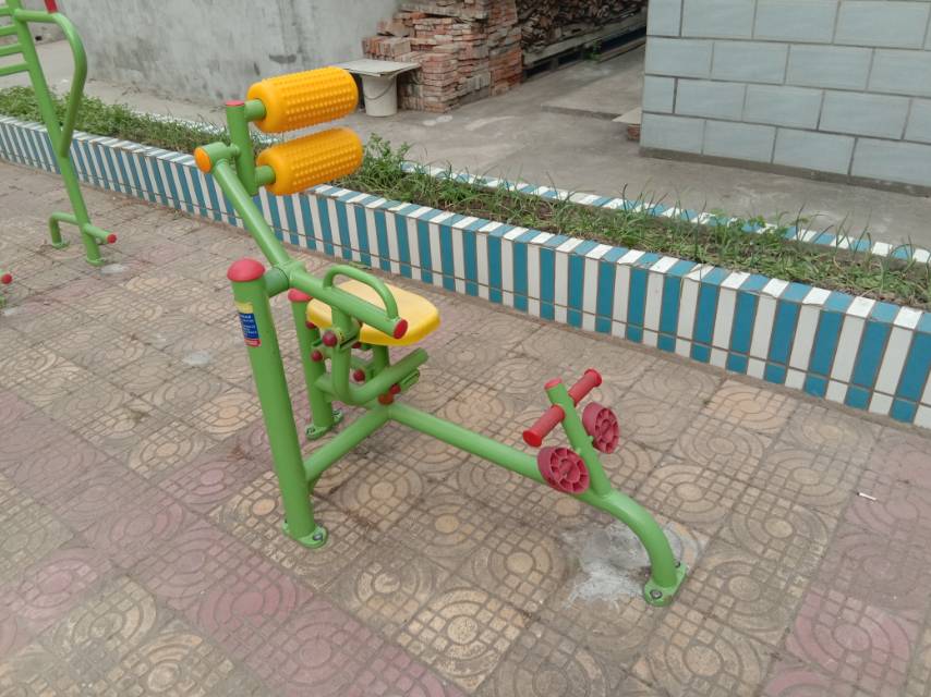 自重腹背鍛煉器