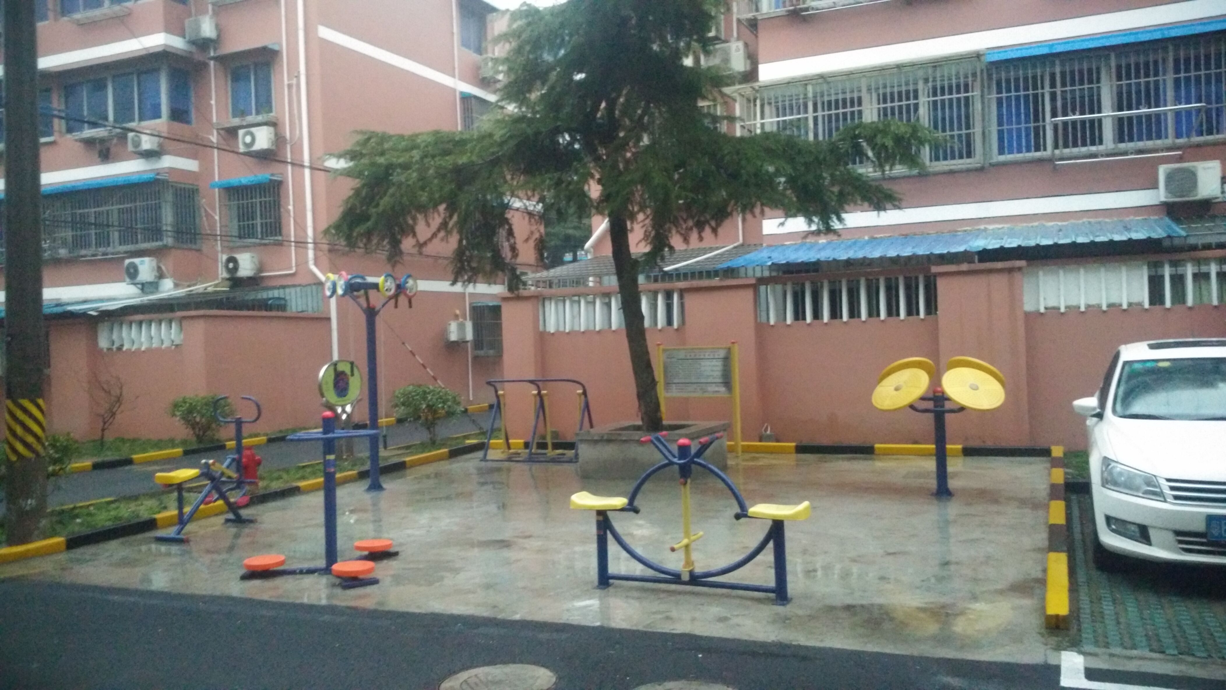 和平小區(qū)健身點(diǎn)