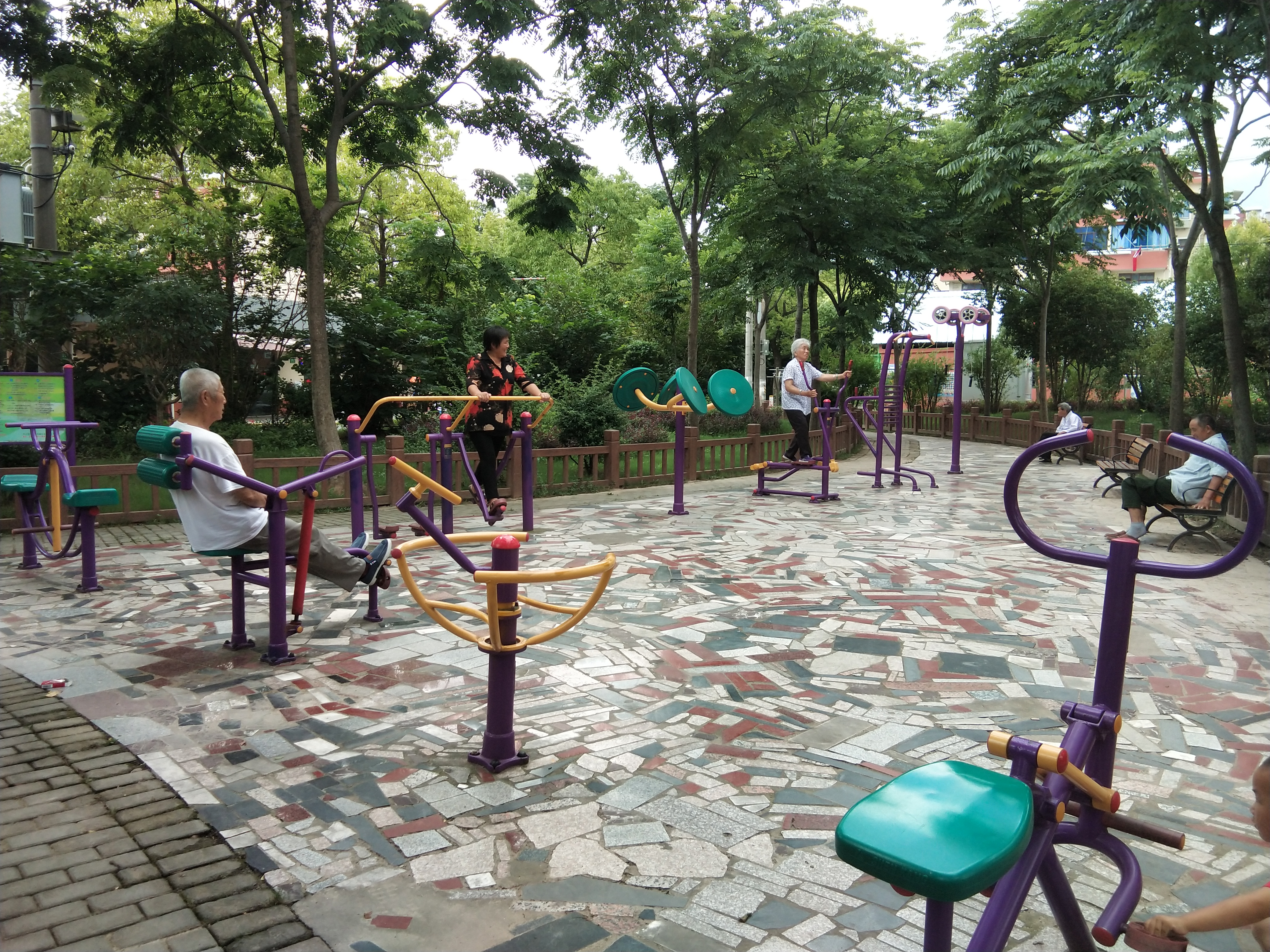 海灣鎮(zhèn)海濱一村康樂(lè)苑健身點(diǎn)