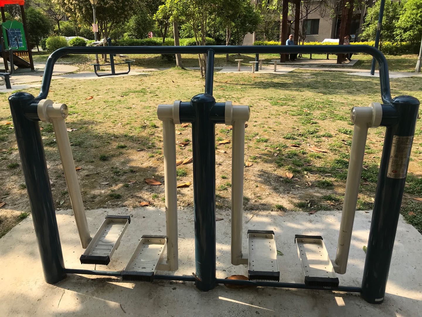 二位太空漫步機(jī)