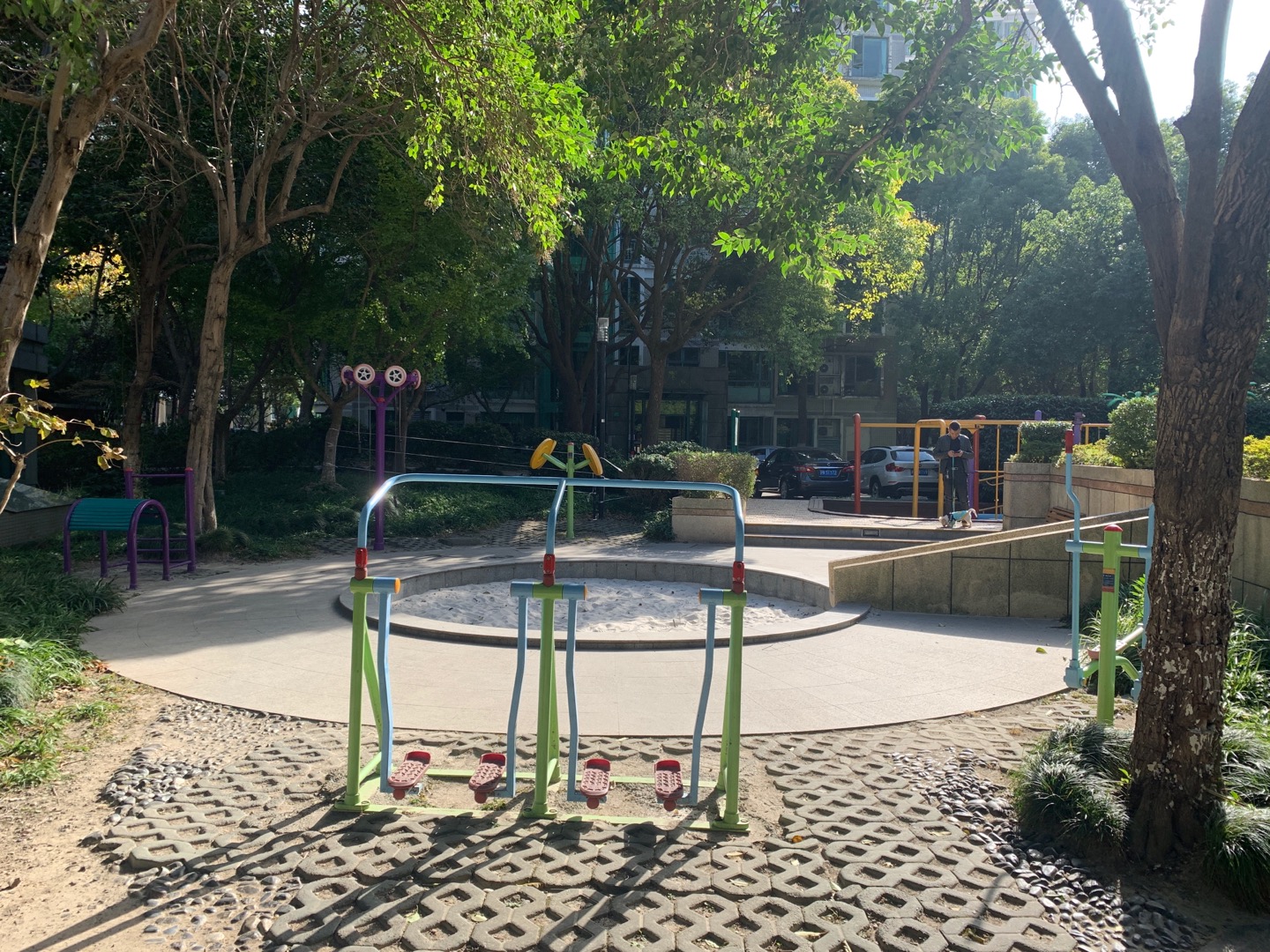 東繡路1085弄健身點