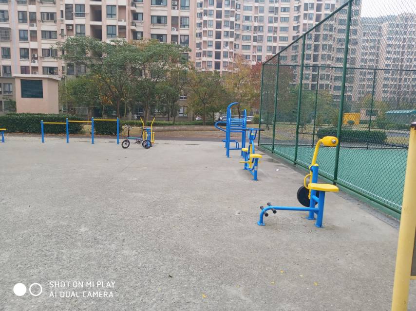 凌橋四居委健身點2