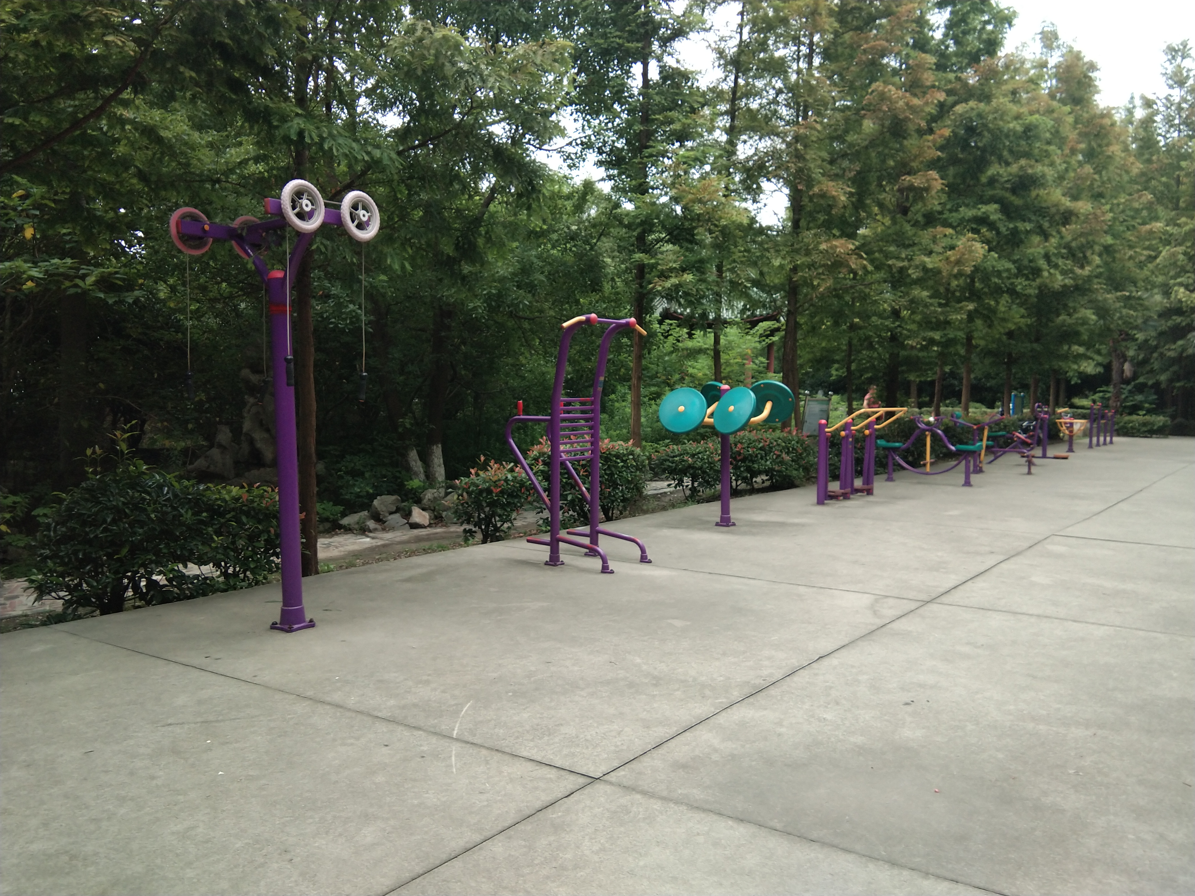 奉城鎮(zhèn)洪廟小公園市民益智健身苑點(diǎn)