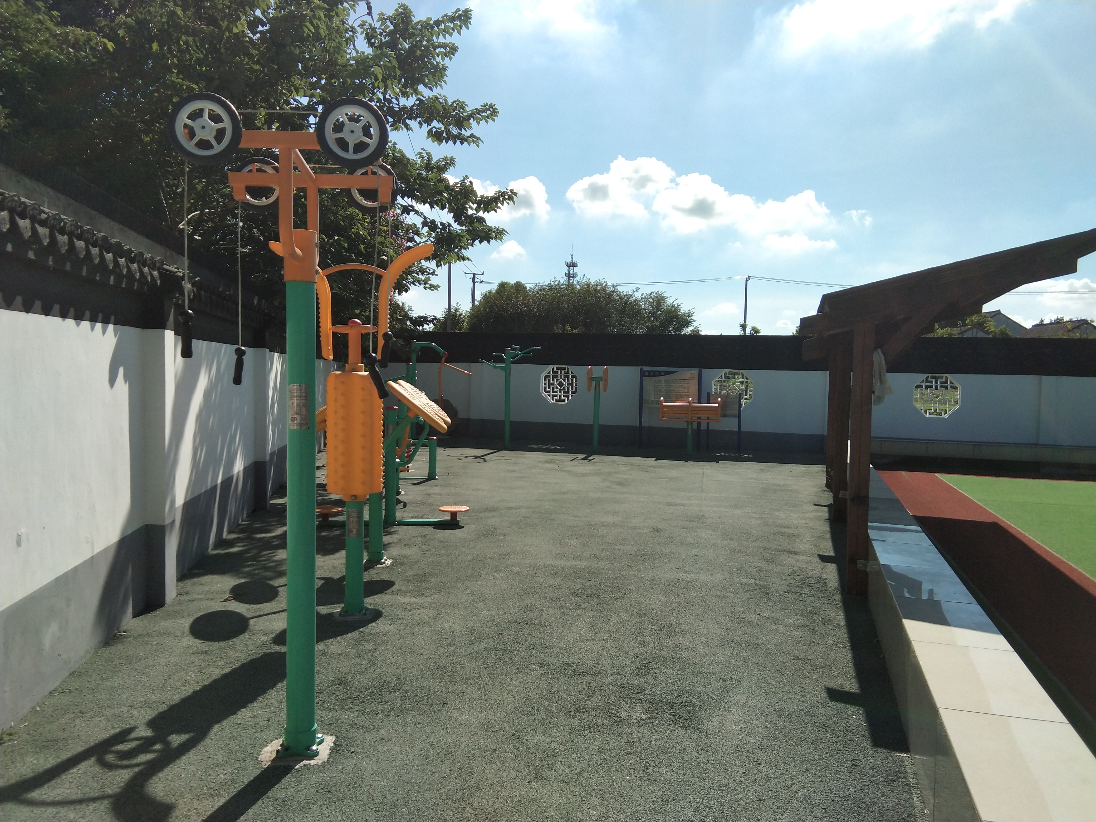 革新村活動(dòng)室健身苑點(diǎn)