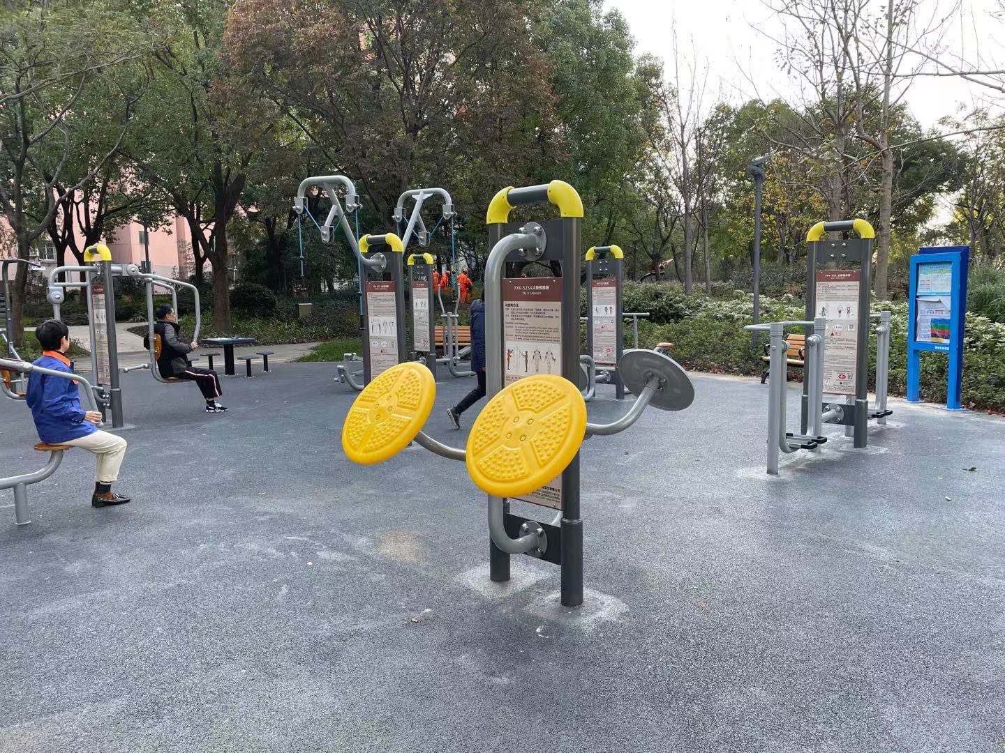 靜安區(qū)大寧路街道廣中綠地健身點