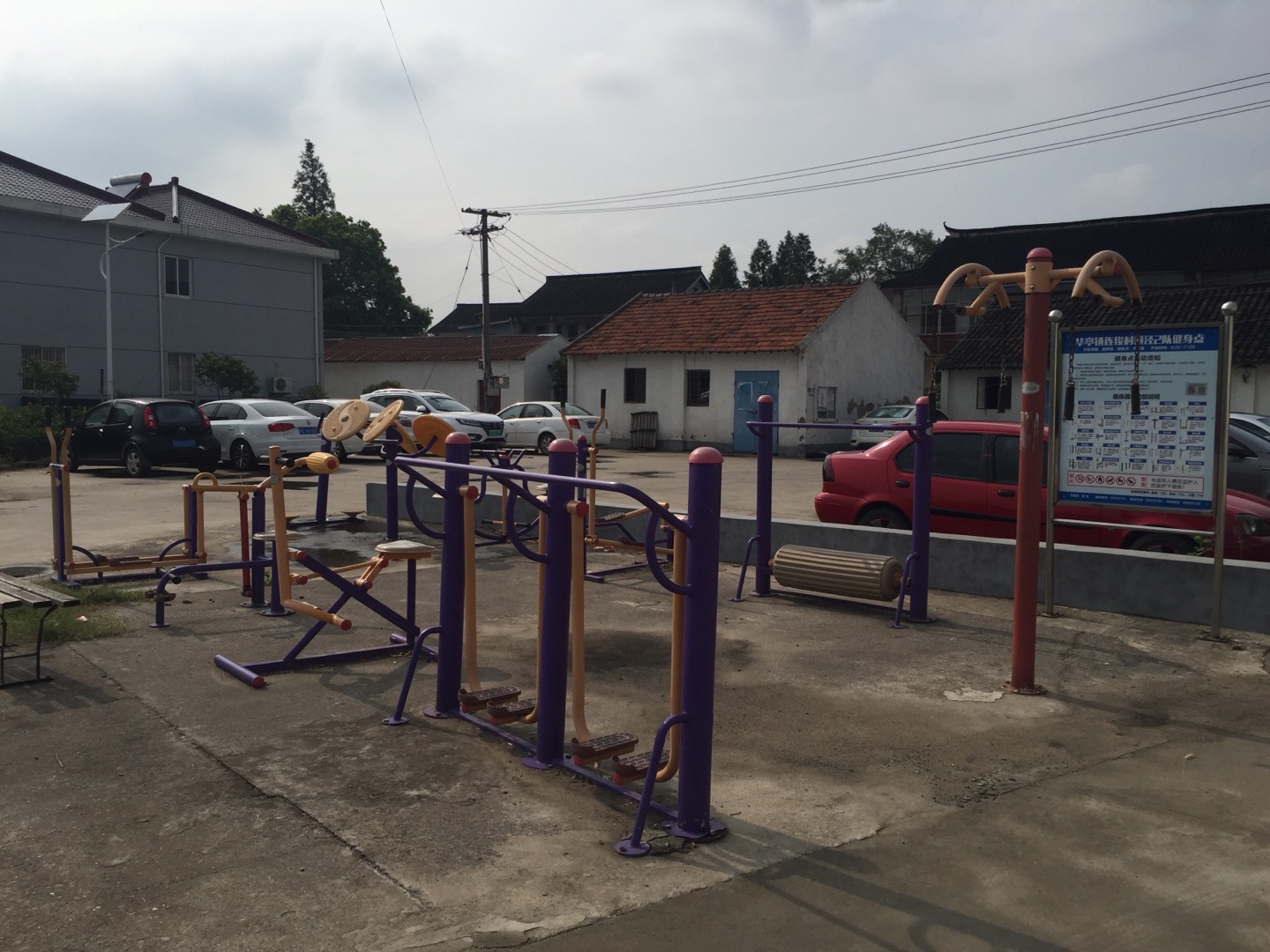 華亭鎮(zhèn)連俊村橫涇2隊(duì)健身點(diǎn)