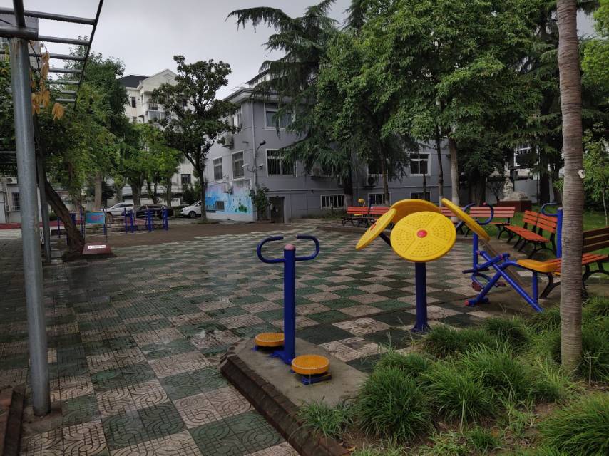 塔城路居委健身點(diǎn)