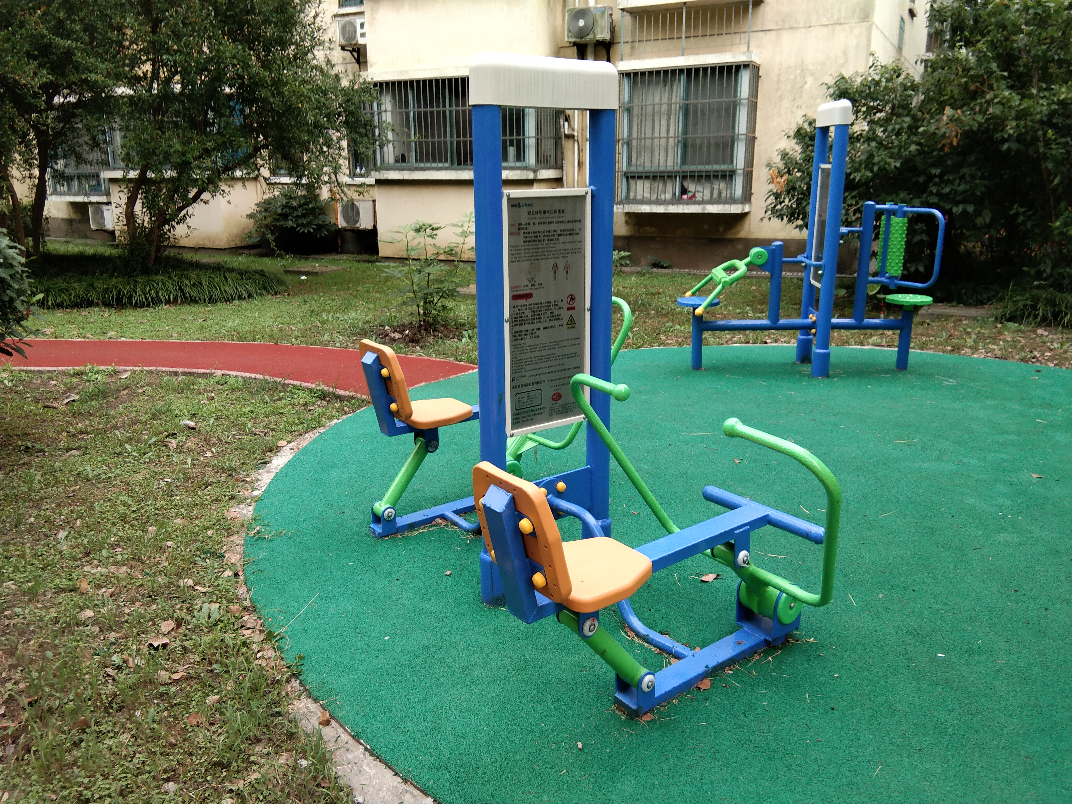 雙立柱平推平拉訓練器 雙立柱平推平拉訓練器