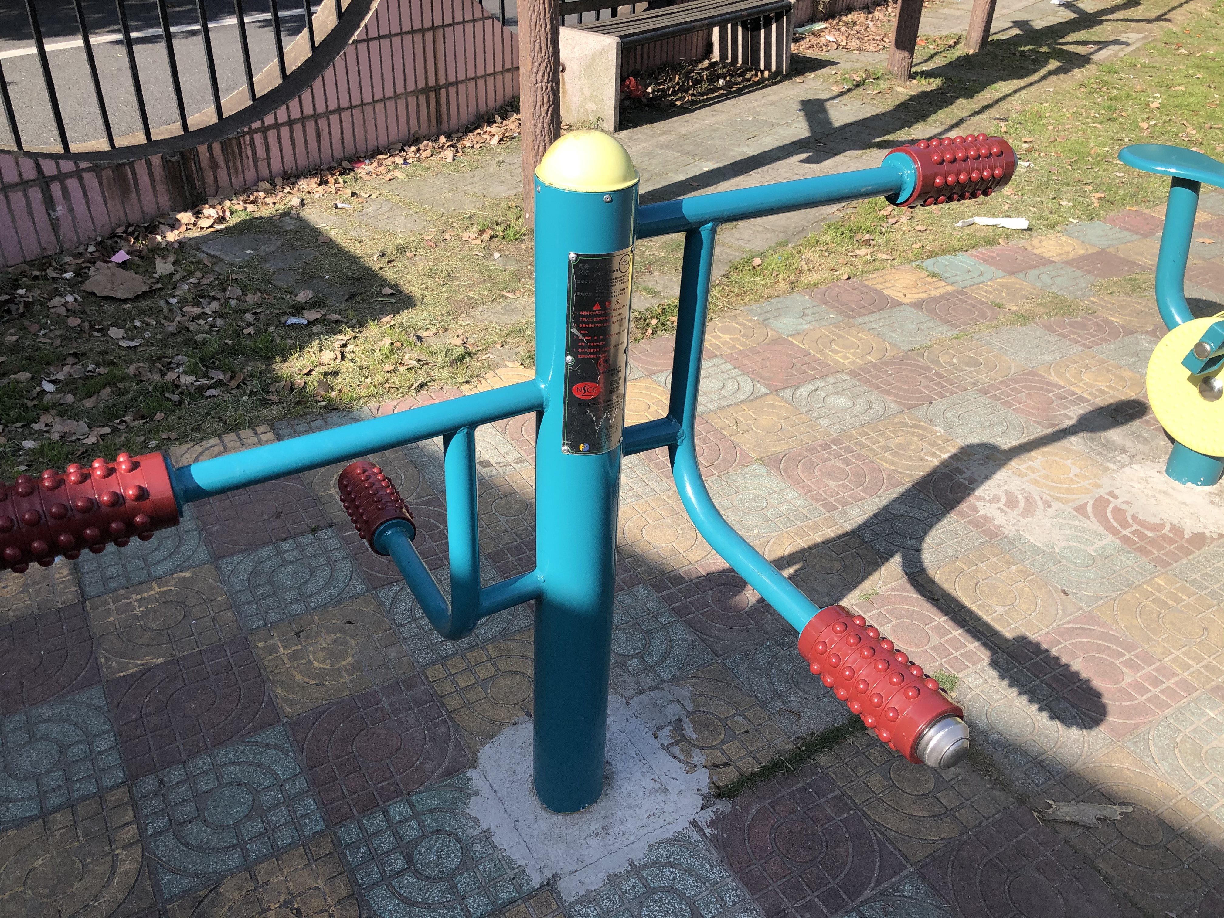 嚴(yán)中路140弄健身點