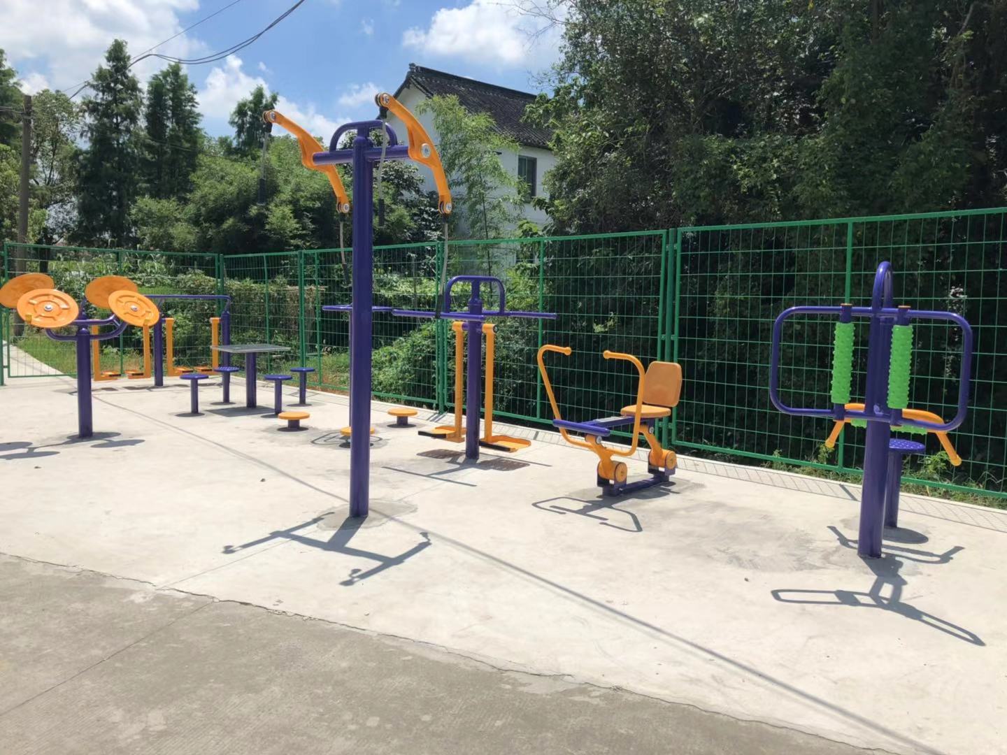 白鶴鎮(zhèn)南巷村萬(wàn)涇益智健身點(diǎn)