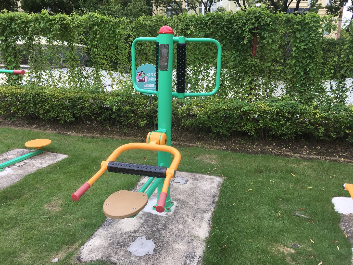 坐式腰背按摩器 坐式腰背按摩器