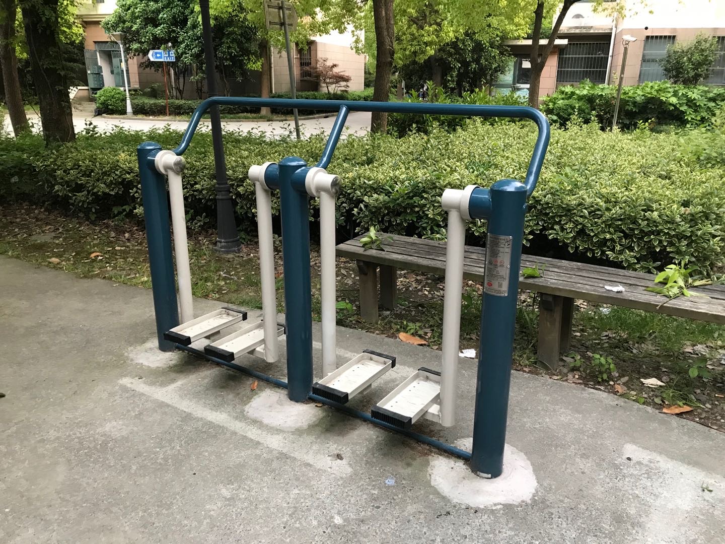 二位太空漫步機(jī)