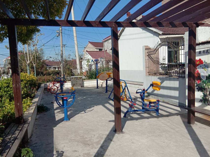 紅三村15組長(zhǎng)興145號(hào)倉(cāng)庫(kù)健身路徑