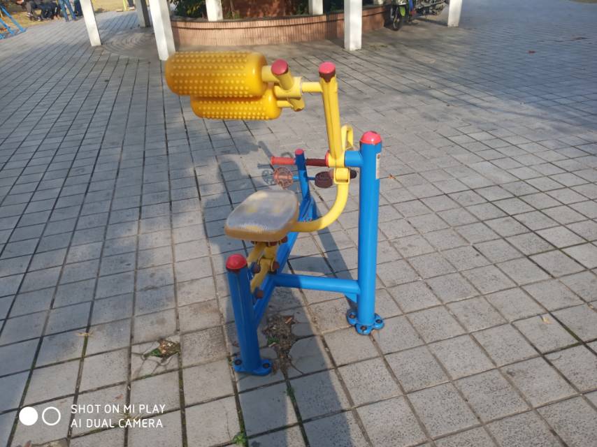 自重腰腹鍛煉器