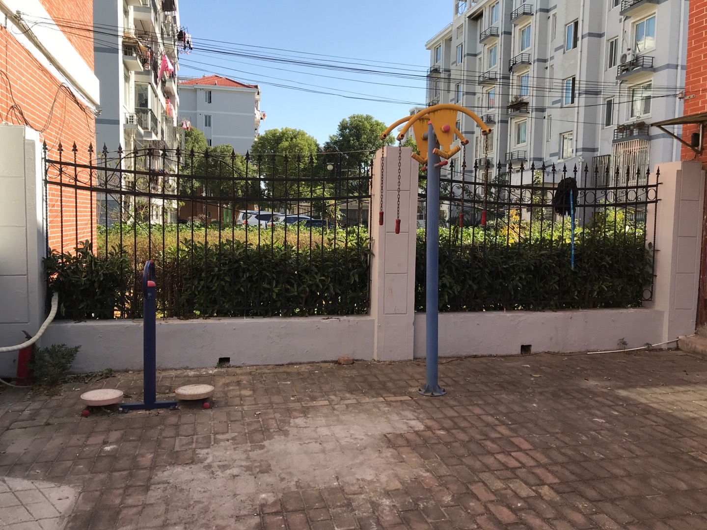 千匯二村532號南側(cè)健身路徑