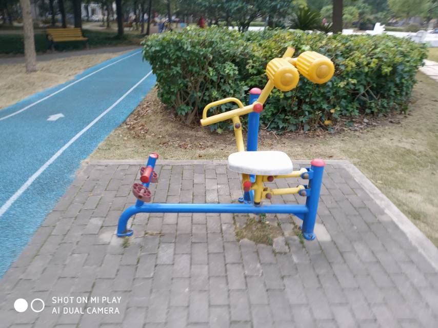 自重腰腹鍛煉器