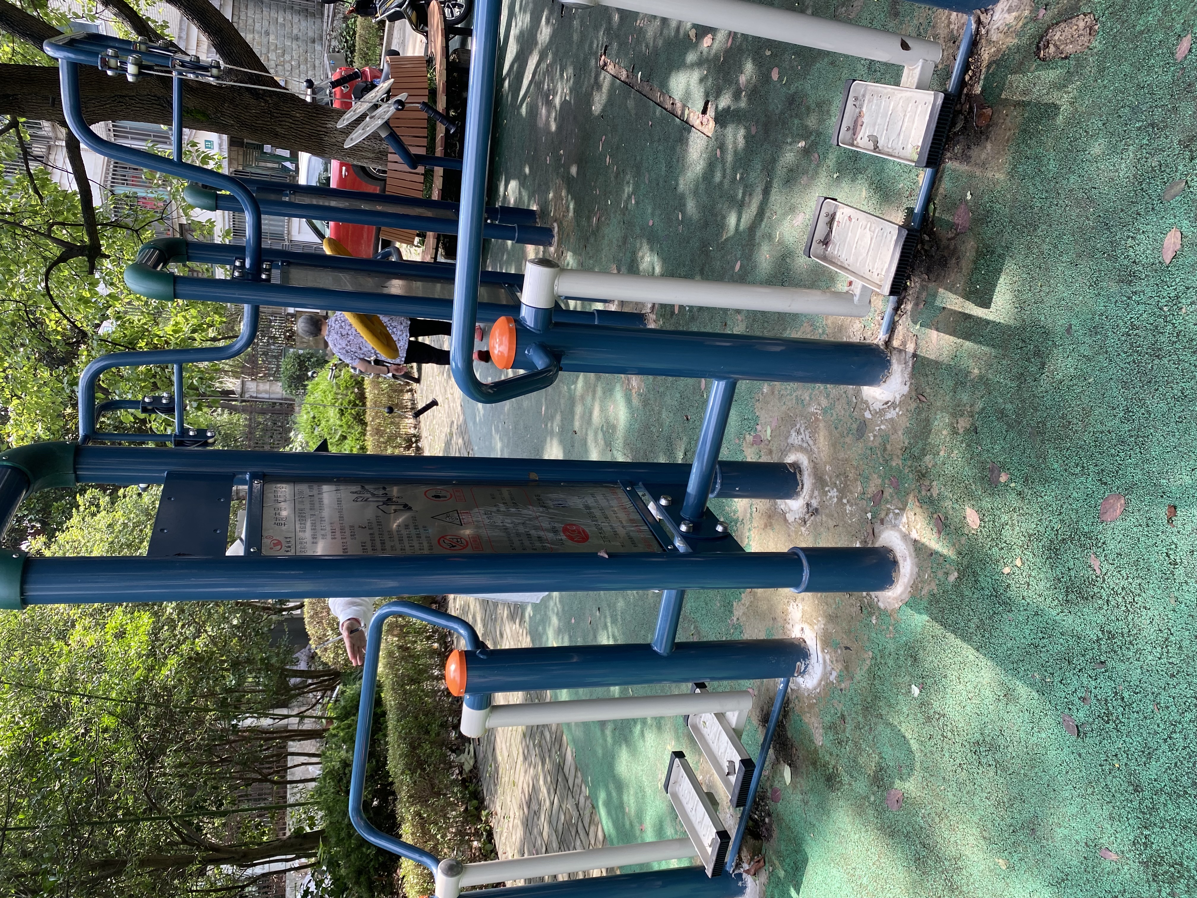 二位太空漫步機(jī)