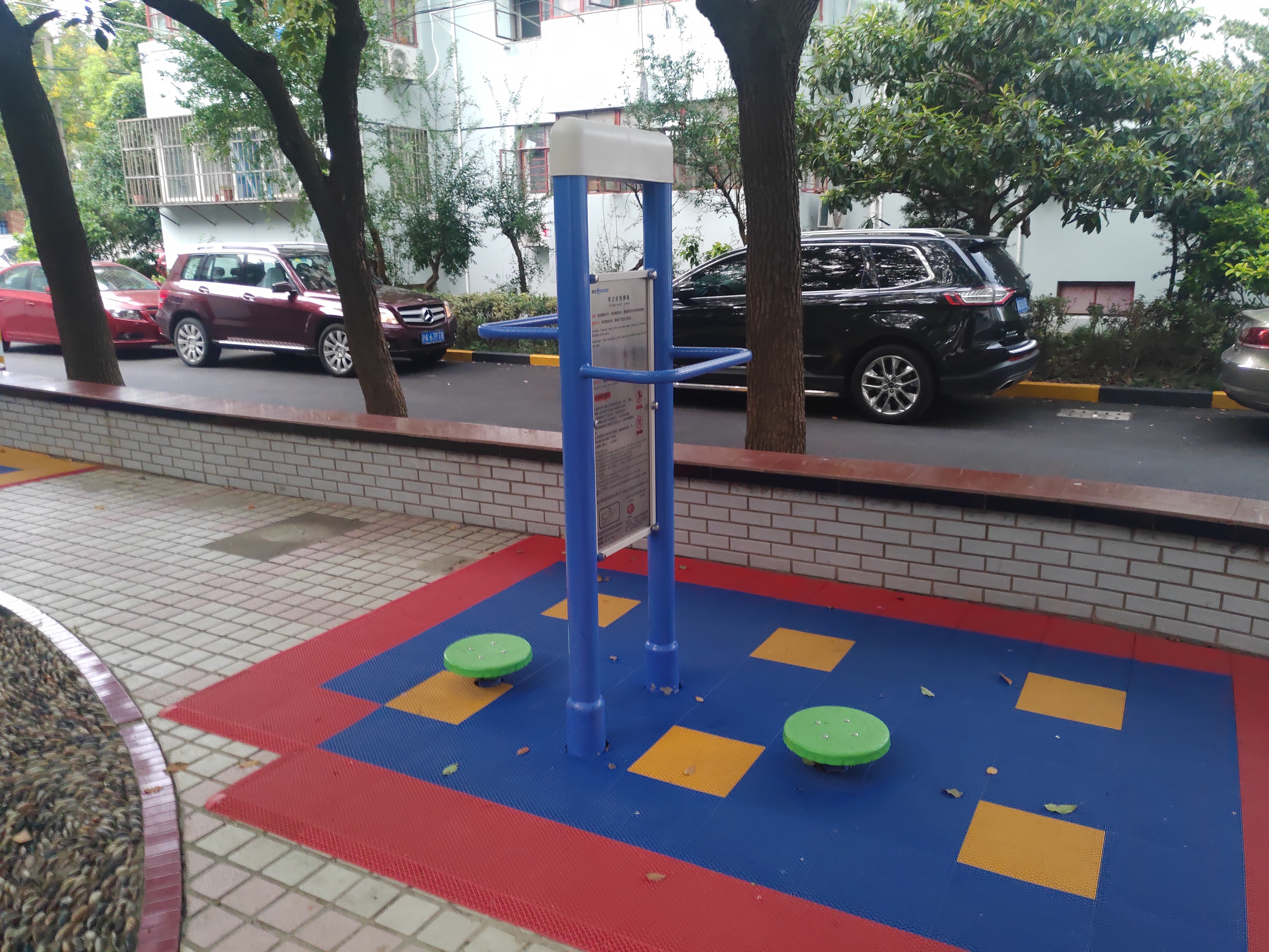 雙立柱扭腰器 雙立柱扭腰器