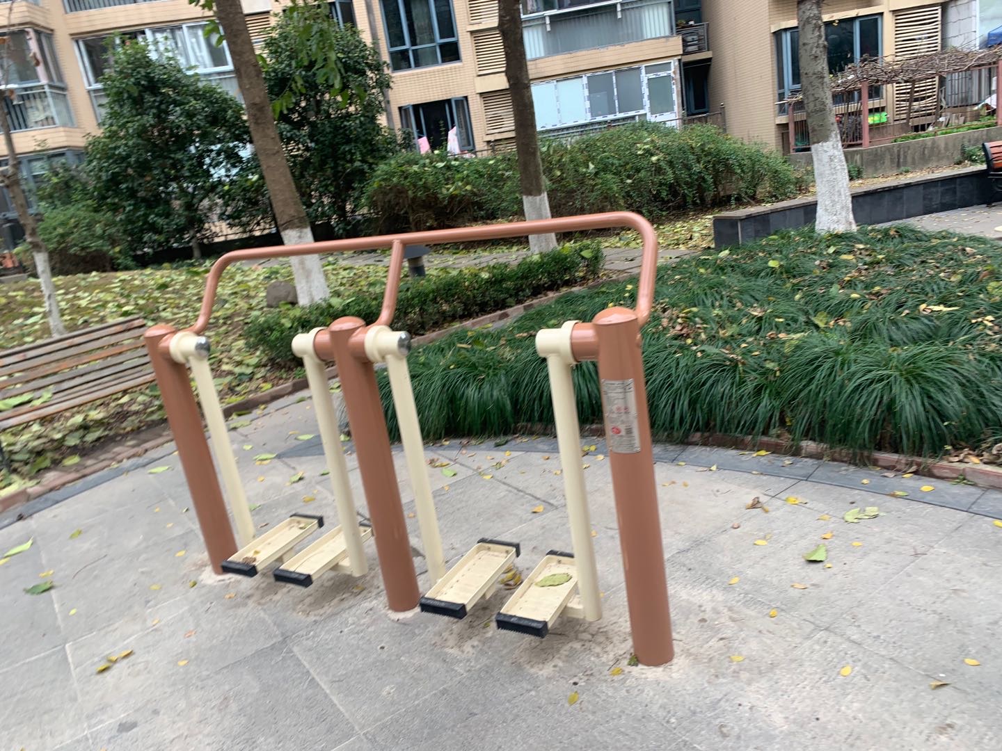 二位太空漫步機(jī)