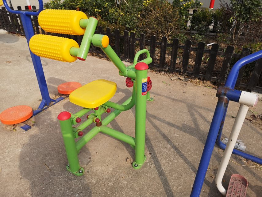 自重腹背鍛煉器