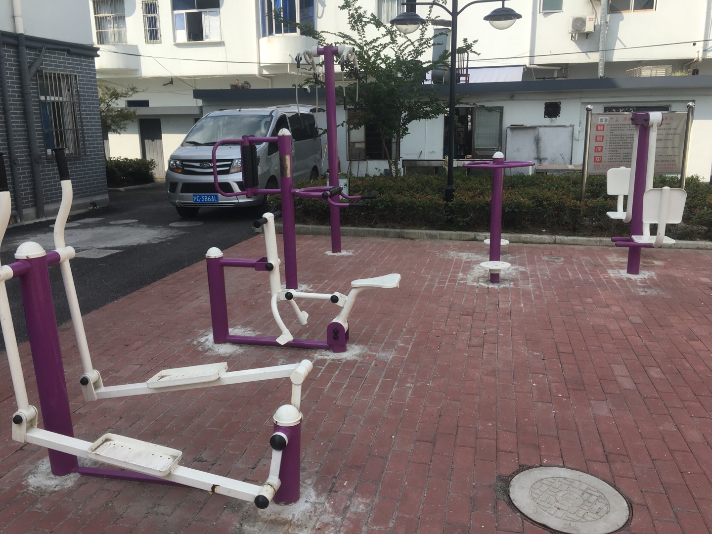 泖港居委會(huì)賓樂(lè)小區(qū)健身點(diǎn)