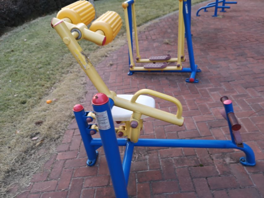 自重腹背鍛煉器